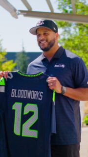 We’re honored to be named part of the Seattle Seahawks Team of Champions! 🏈💙💚

This recognition celebrates the impact we make together across the PNW. Every day, blood donors help Bloodworks Northwest provide lifesaving blood to local hospitals and patients in our community. We’re proud to be part of a community that shows up for one another.

Thank you, @seahawkscommunity and @boeing, for recognizing our lifesaving mission. Go Hawks!

#BloodworksNW #Seahawks #12s #PNWProud #TeamOfChampions #DonateBlood